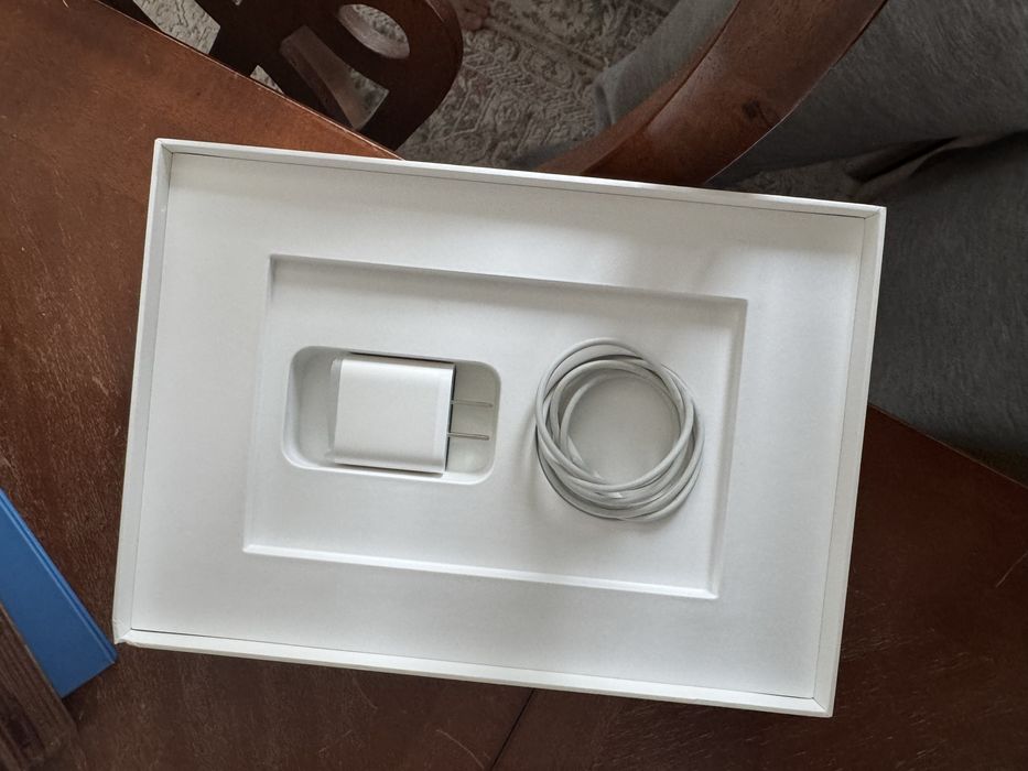 Продаю iPad 9th generation (Wi-Fi, 64 GB)