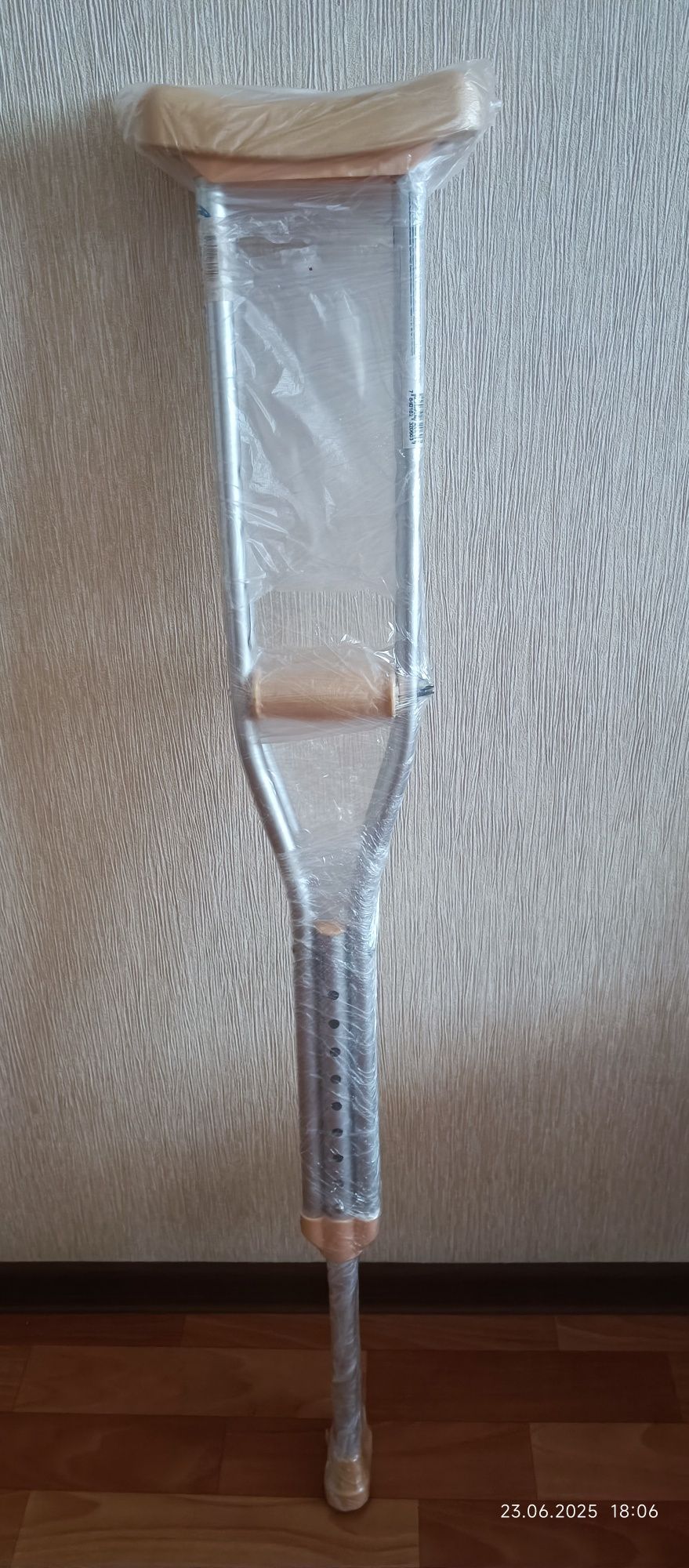 Продам костыль подмышечный