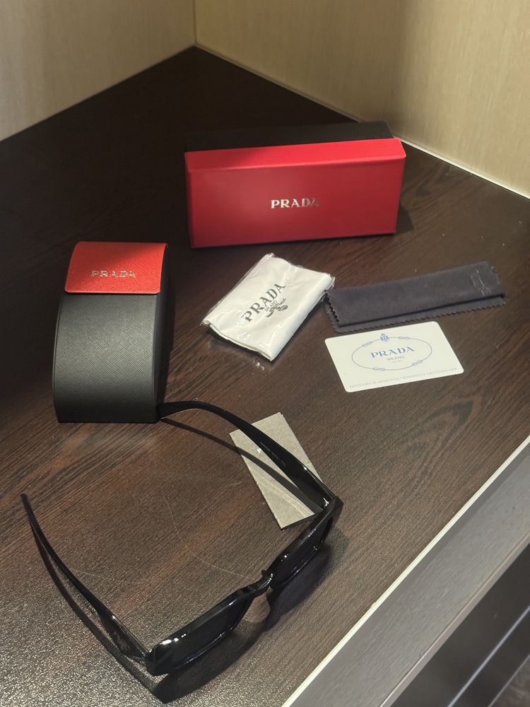 Дамски слънчеви очила Prada
