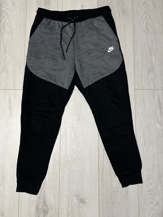 Pantaloni Nike Tech Fleece