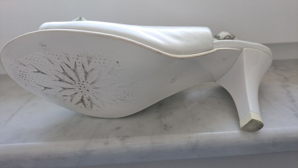 Pantofi albi piele naturala, stare excelenta!