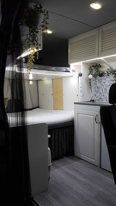 VW Crafter 2012 - M1 cu 6 locuri Autorulota / Campervan / offcamping