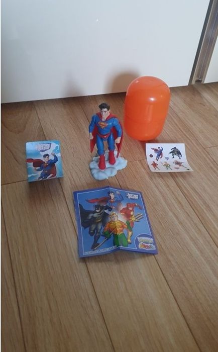 Figurină Superman din Ou Kinder mare