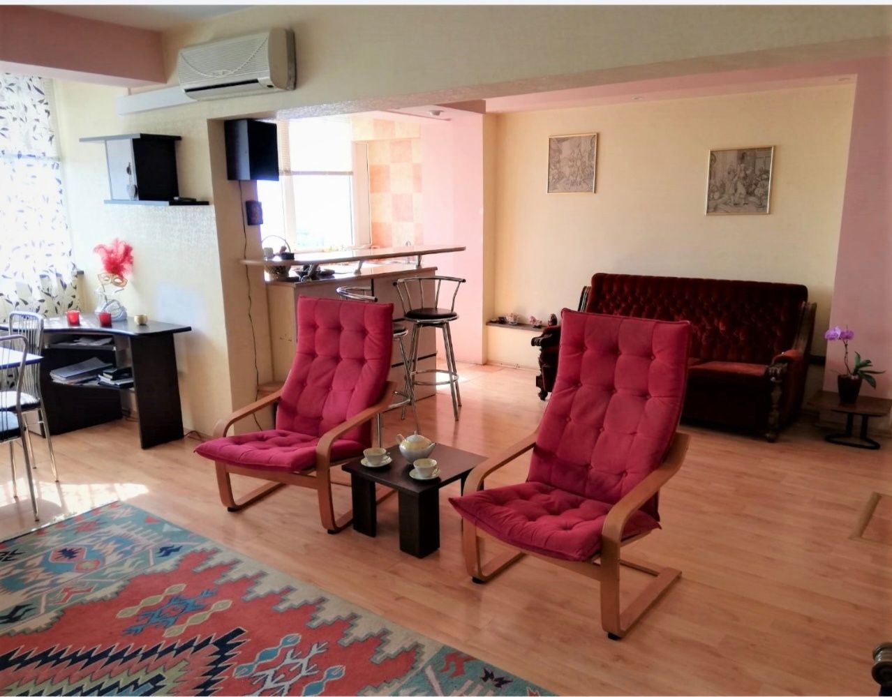 Vând apartament 4 camere