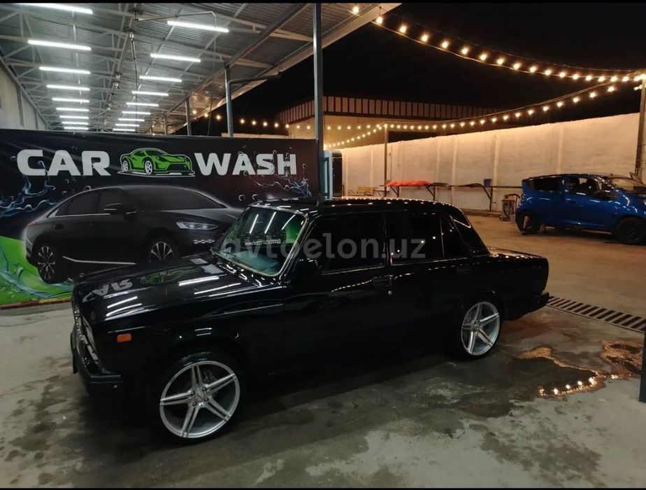 Moshina sotiladi 2107