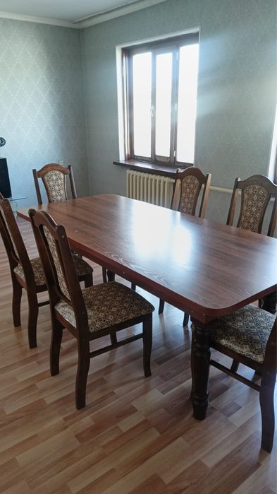 Стол со стульями