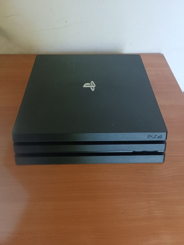 Ps 4 pro със 2 игри