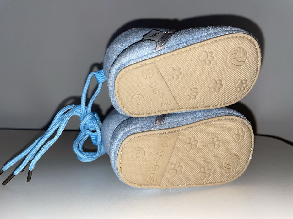 Botosei bebelusi marimea 18 maro/bleu