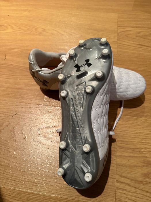 Чисто нови футболни обувки Under Armour номер 43