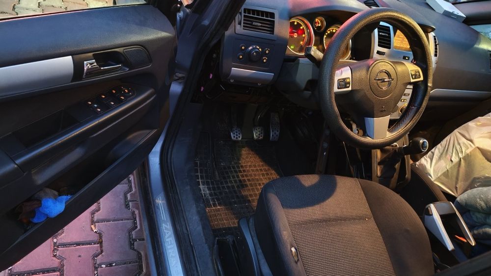 Opel zafira B an fabricatie 2008