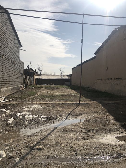 Uch Qaxaramon postidan Otkanda  4sotix yer sotiladi