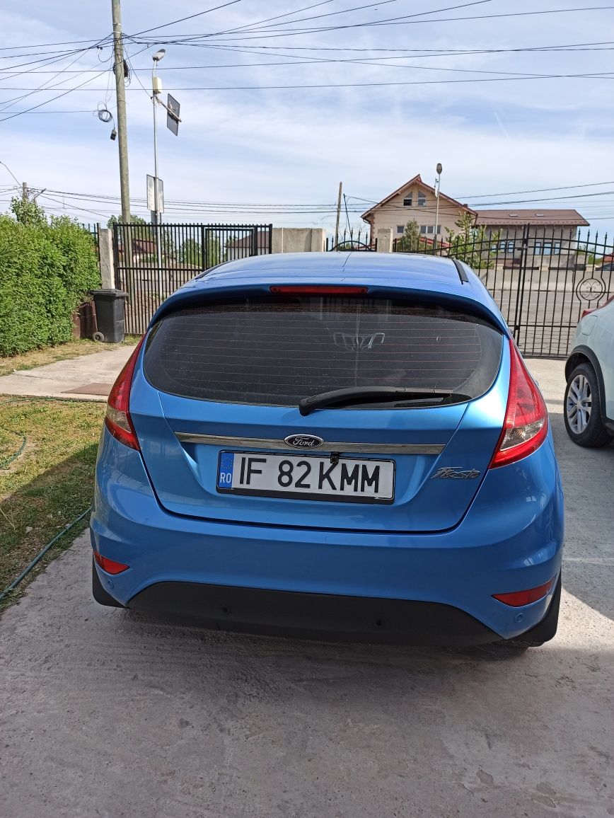 Vând Ford Fiesta 1,4 TDCI model TITANIUM