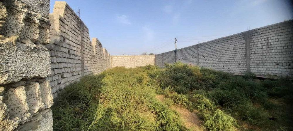 Продаётся земля в Чиназском районе 1,6 гектар с недостроенным зданиями