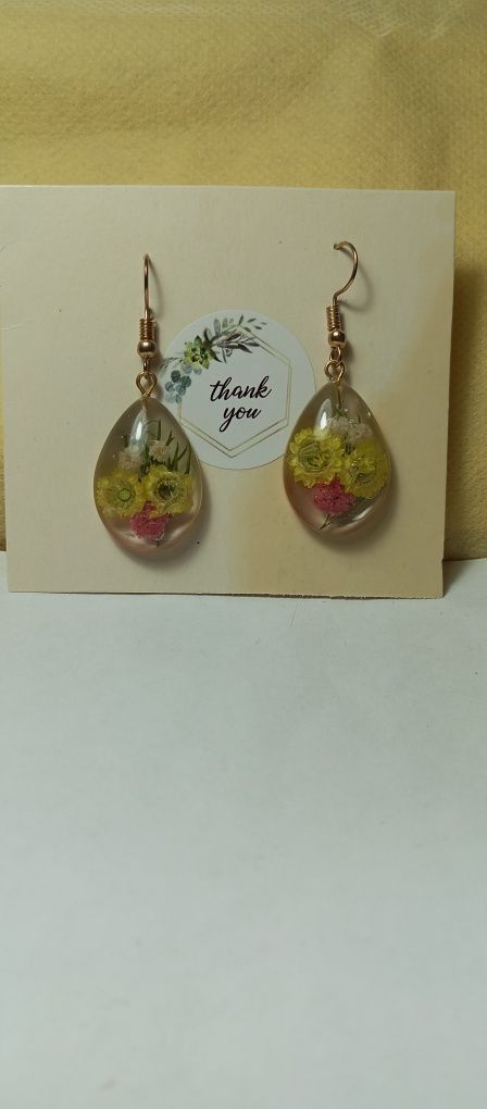 Сережки из ювелирной смолы. Ручная работа