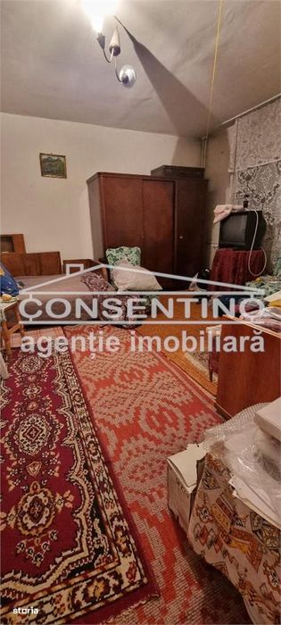 Se vinde garsoniera , 1 Dec . 1918 , libera , etaj 2 , necesita renova