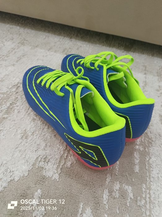 Футбольные бутсы