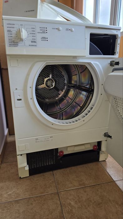 Продаяам сушилня AEG