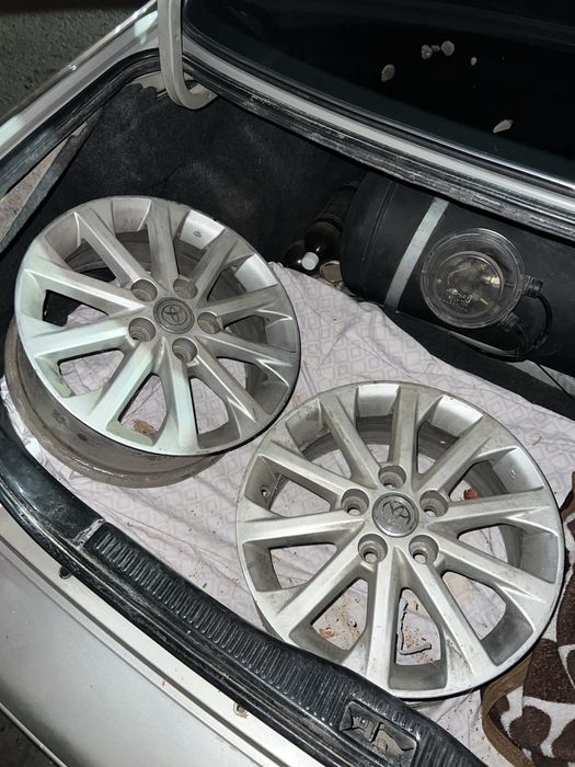 Toyota Camry 50 диски в отличном состоянии, торг имеется при осмотре.
