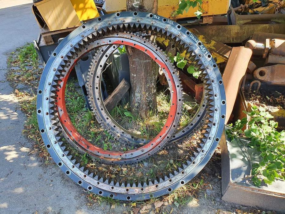coroana de rotire excavator hyundai robex 220 lc second hand