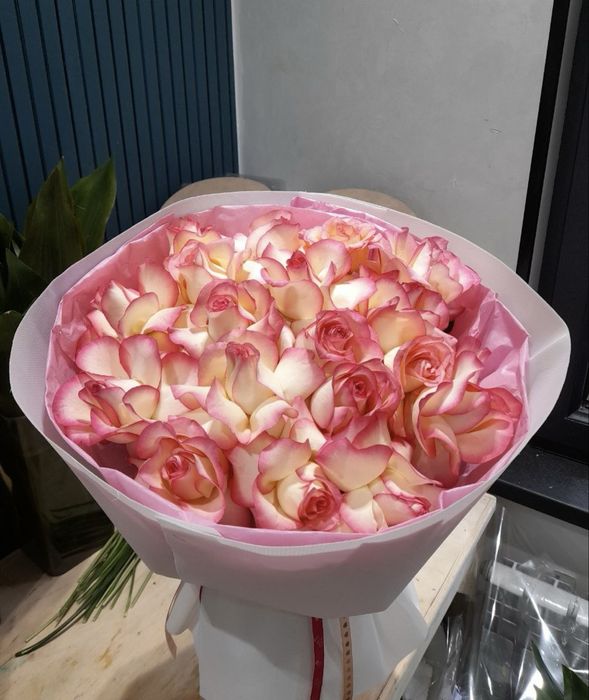 Premium buketlar katarina bables pionavidniy roza