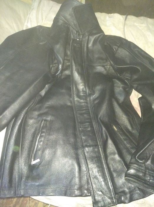 Кожаная куртка продаётся