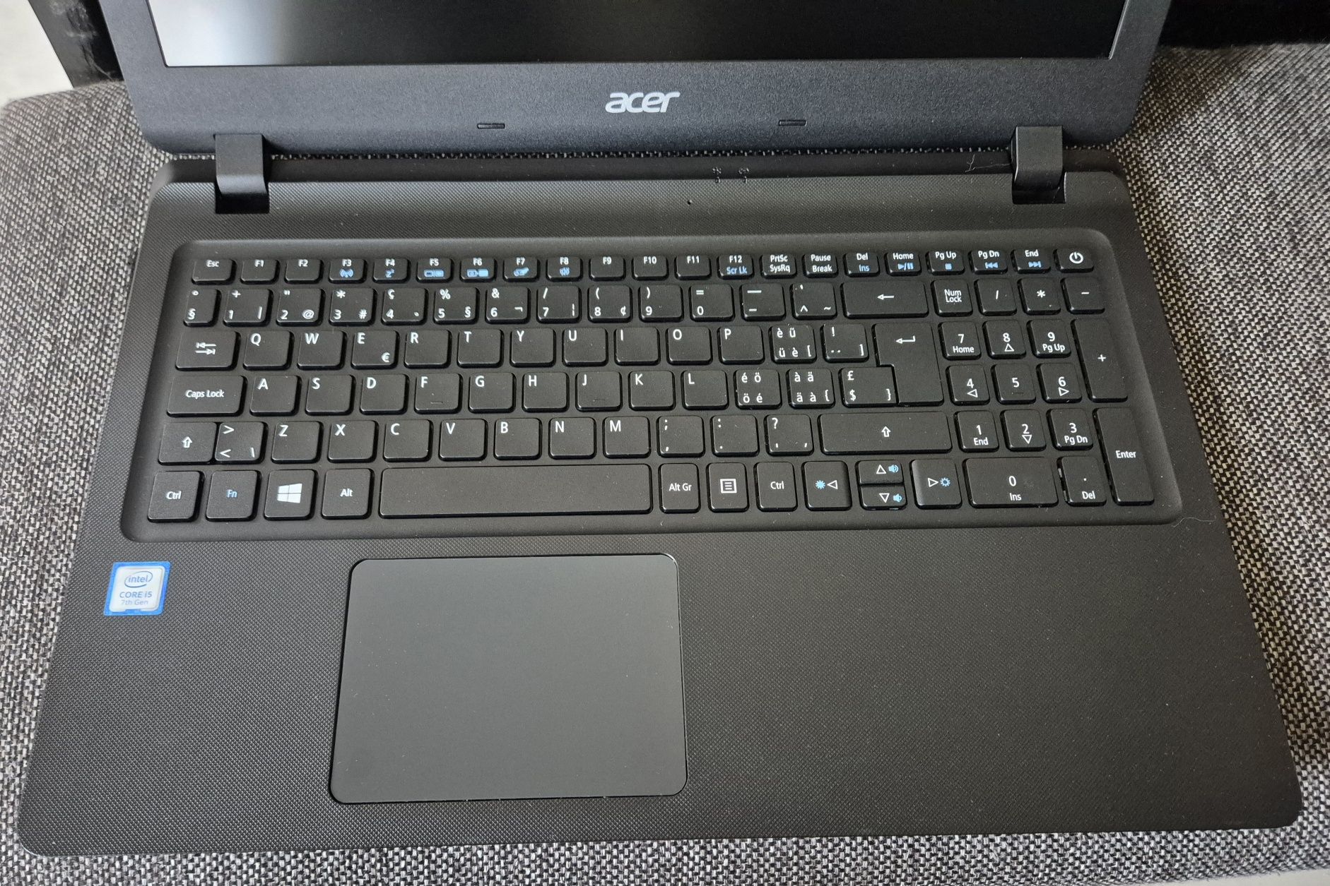 vand laptop Acer Extensa 2540..15.6"..i5 7200..8 Gb..Ssd 180 Gb.