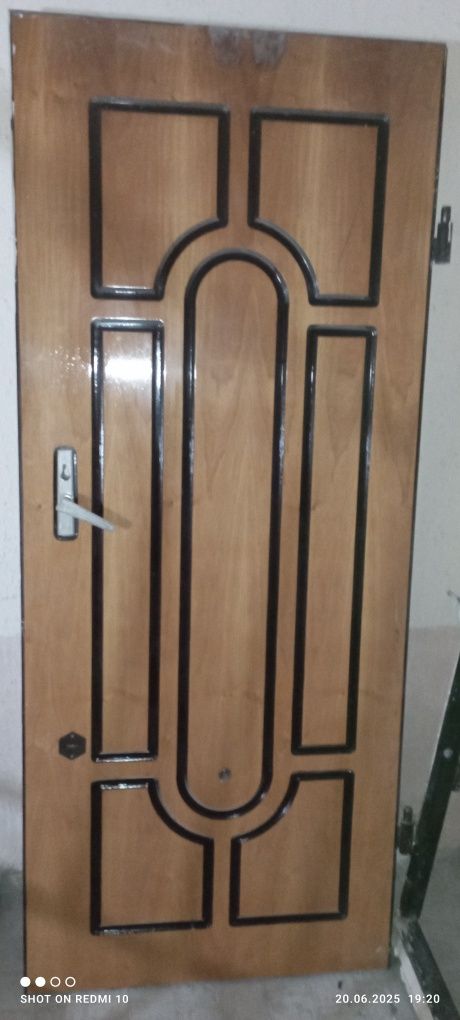 Продам железную дверь