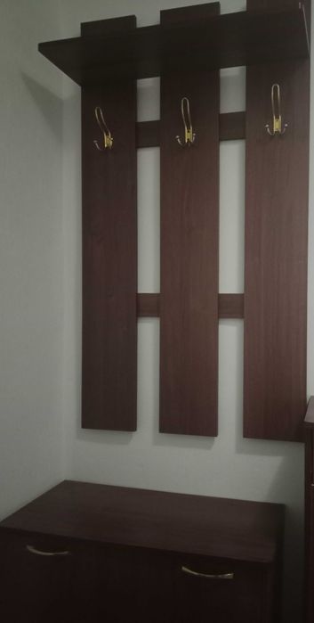 Продам вешалку в прихожую