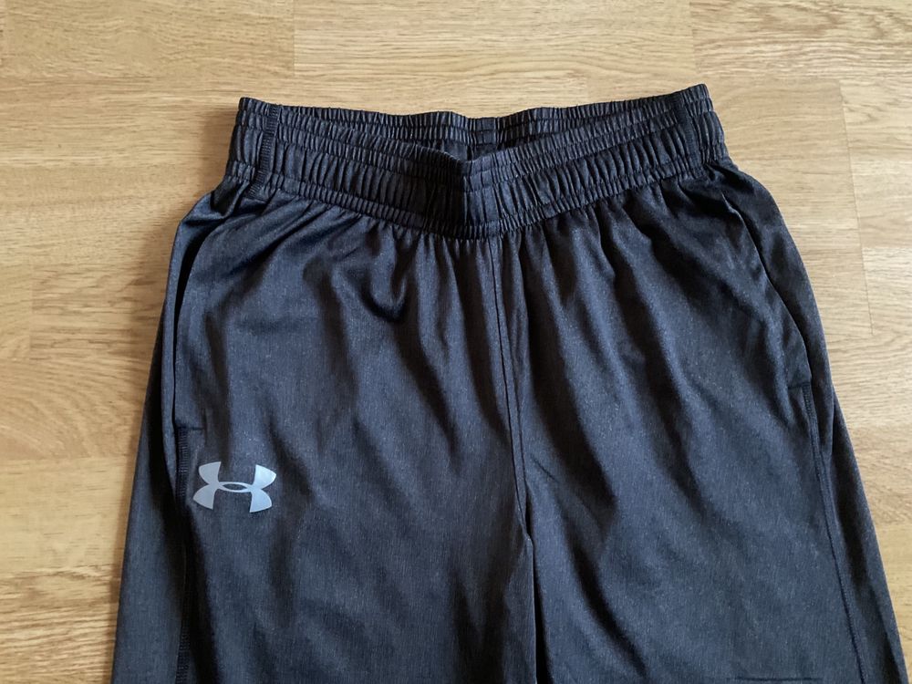 Pantaloni originali Under armour sport impecabili