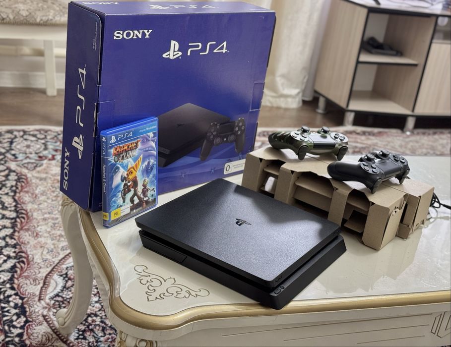 Sony Ps4 Slim , 2025г. Не пользовалиь , 2 Джойстика, игры