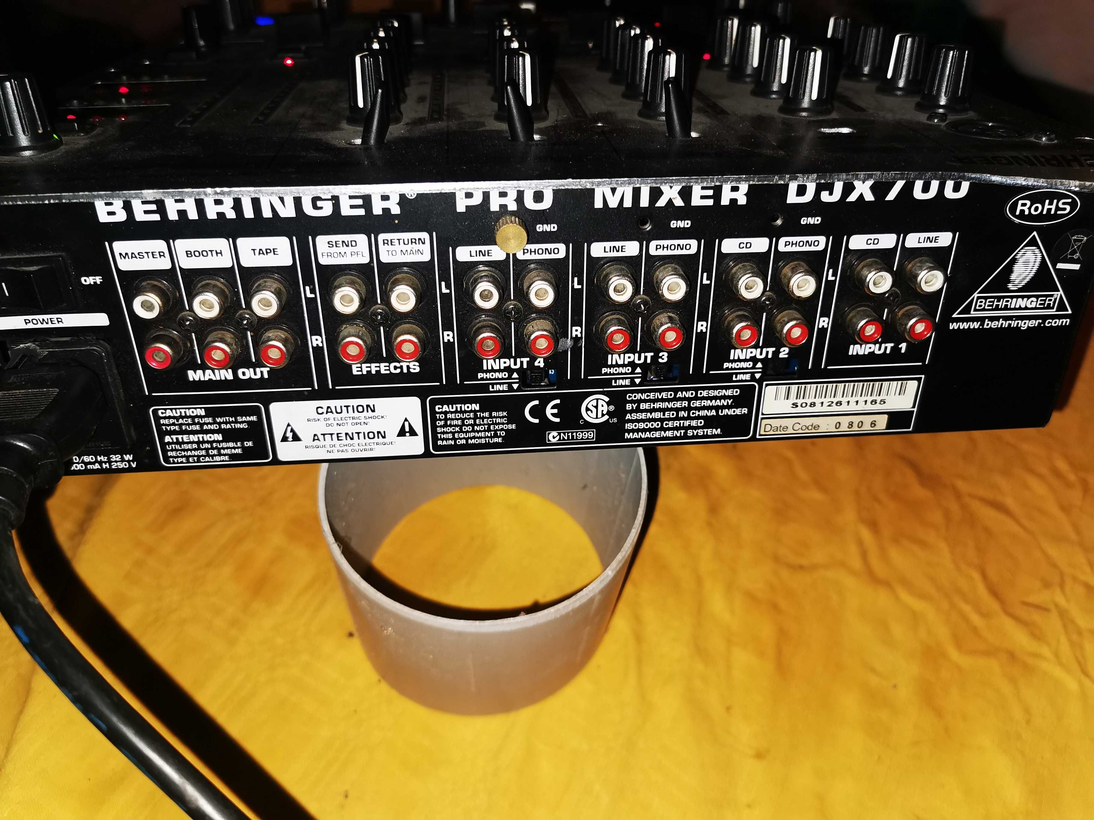 Mixer profesional Behringer DJX 700