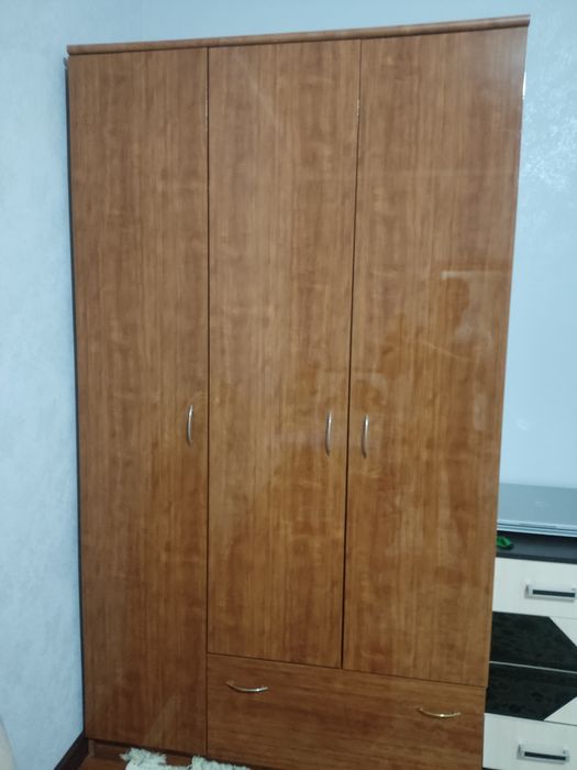 Продам плательный шкаф