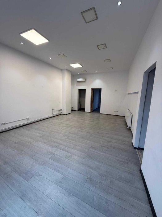 Inchiriez spatiu cormecial, zona centrala, Lugoj