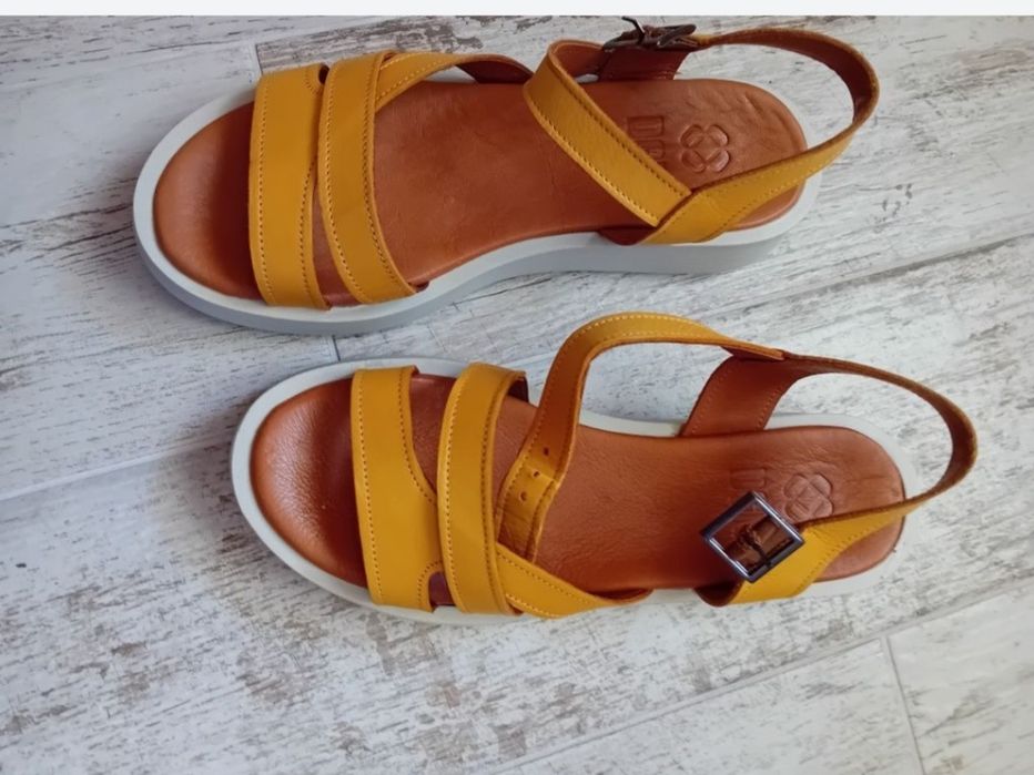 Vând sandale piele naturală