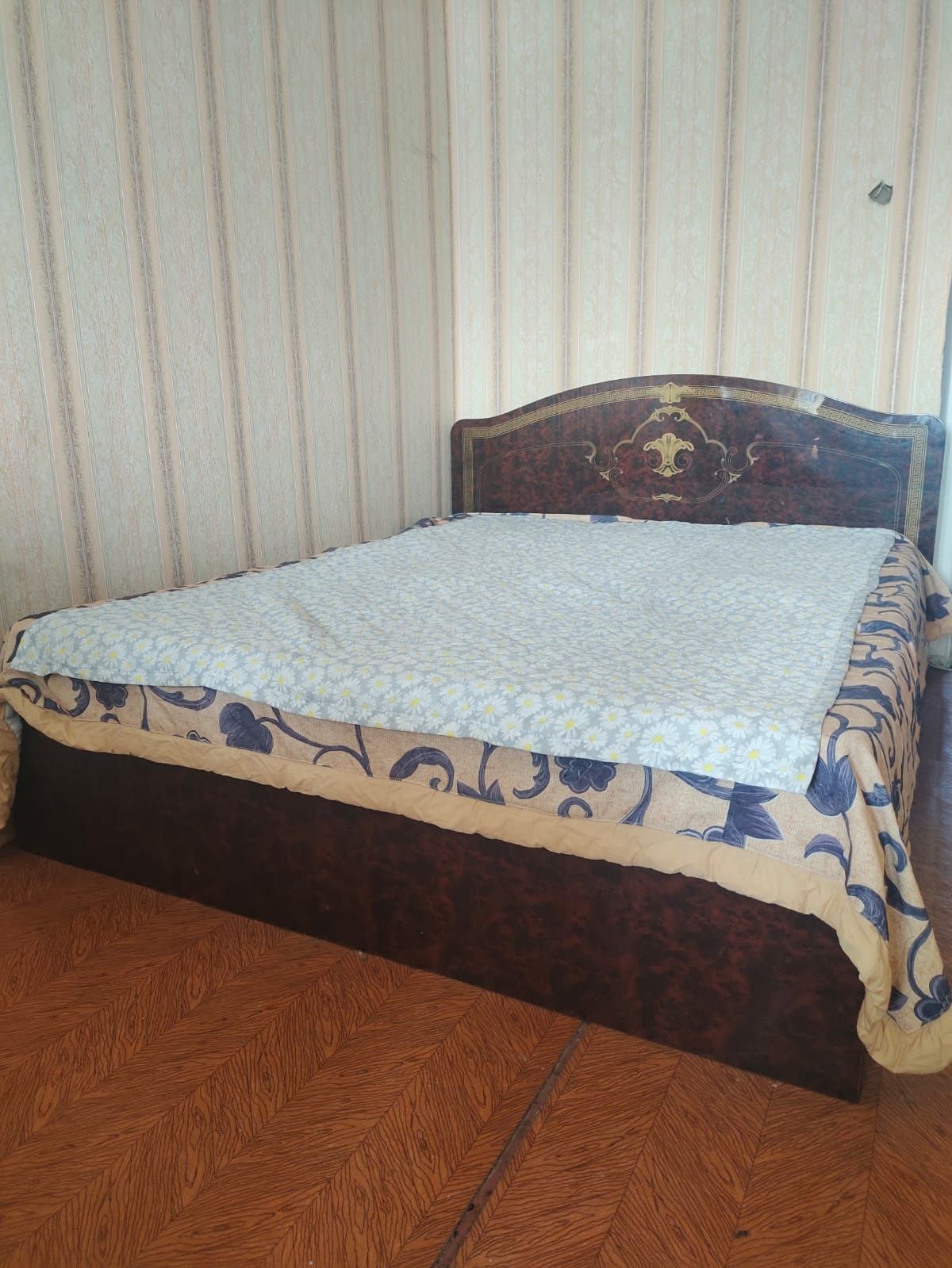 Спальный гарнитур шкаф 5 секции, двухспальняя кровать, 2 тумбочки