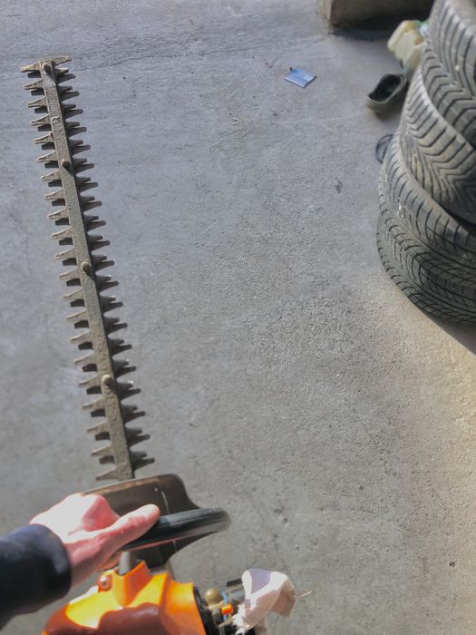 Vând scule de grădină pe benzină,