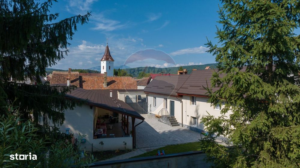 Casă / Vilă Săsească cu 6 camere de vânzare in Vulcan, Brasov