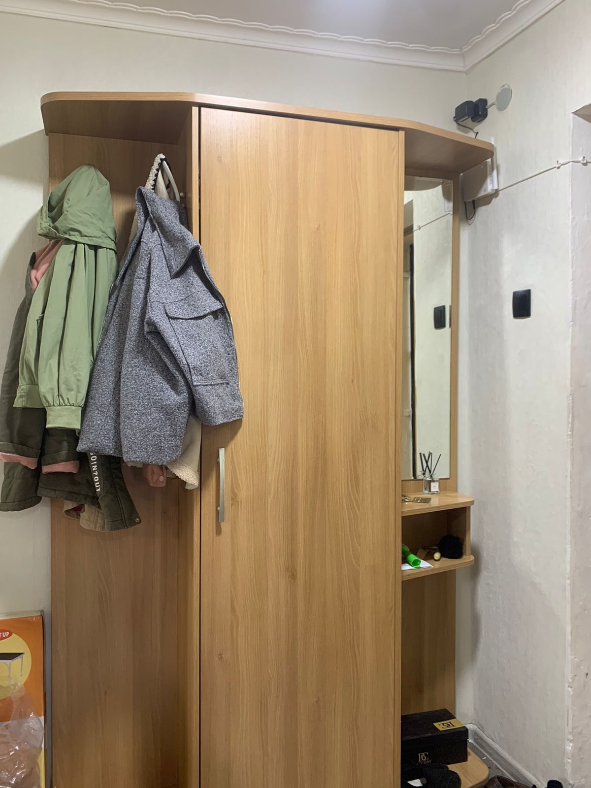 Шкаф в прихожую в отличном состоянии