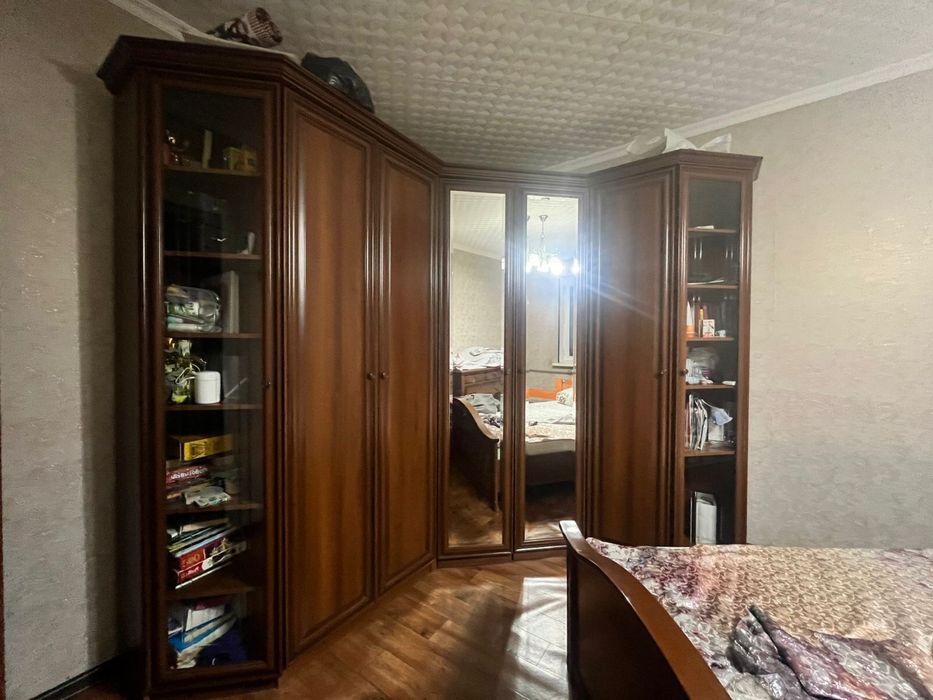 Спальний гарнитур: кровать, комод, угловой шкаф