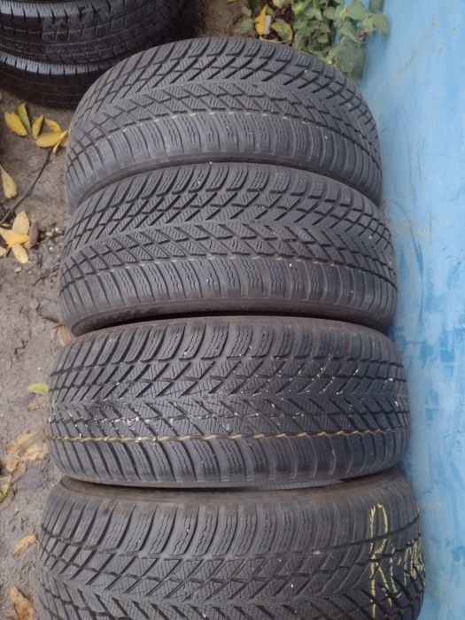 Почти нови 4бр.205/50/17 Nokian Snowproof 2 dot2523