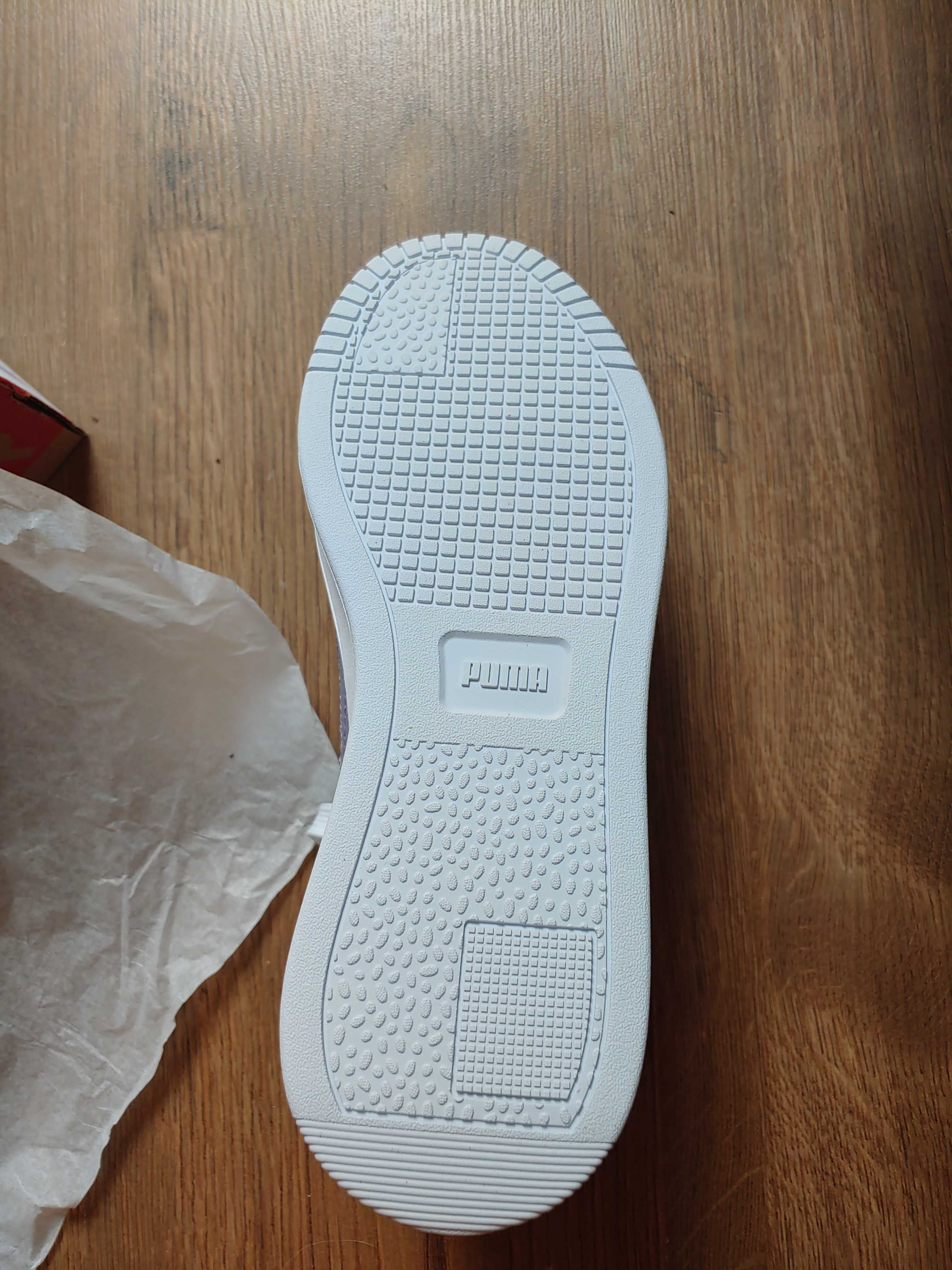 Обувки puma carina street