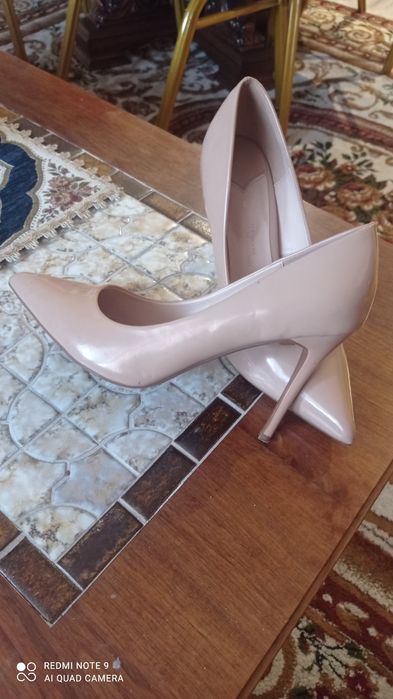 Ocazie! Pantofi Nr. 39 sau Nr 6