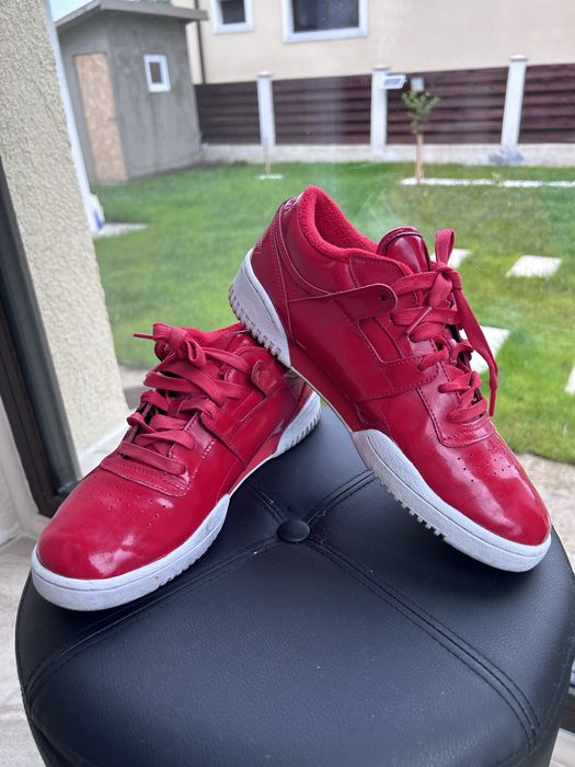Adidasi Reebok rosii luciosi , foarte deosebiti ,marimea 40,5 - 26 cm