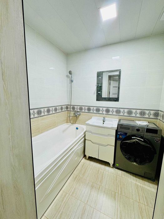 Buxoroda kvartira sotiladi 3 xonali 85m2 2-qavat.