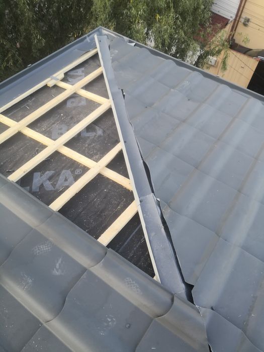 Reparatii acoperisuri tigla metalica tigla ceramica mansarde velux
