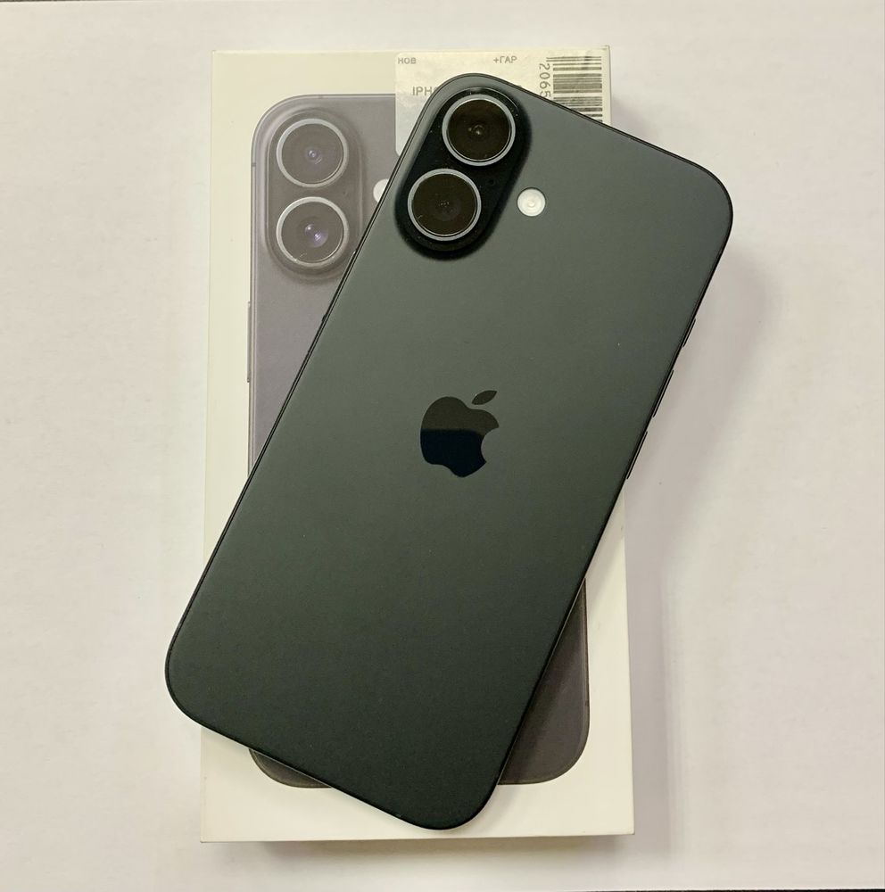 Нов iPhone 16 128GB + 3 години гаранция!