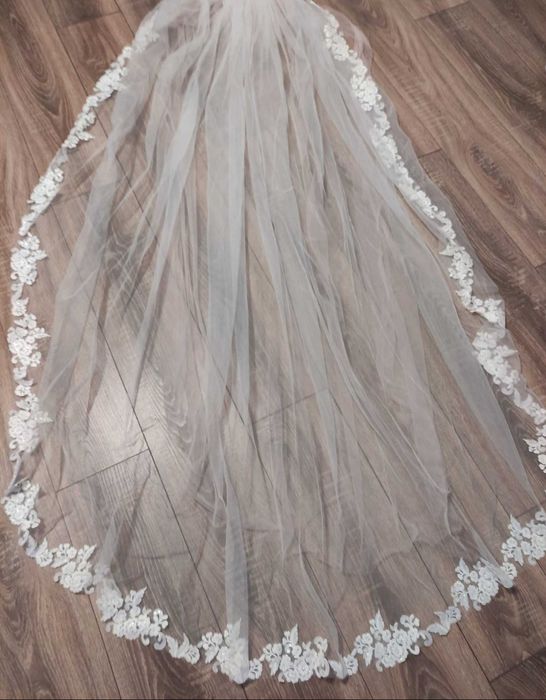 Rochie de mireasa cu dantela si tull, in stil printesa