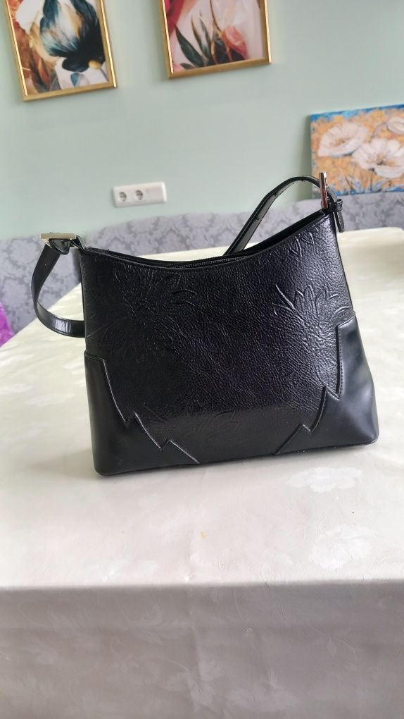 Черна малка дамска чанта