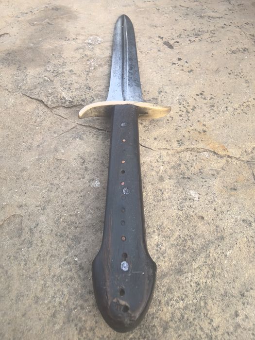 Стара кама с рогови чирени