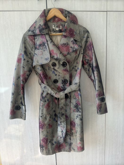 Дамски тренчкот Max mara с черна паяжина